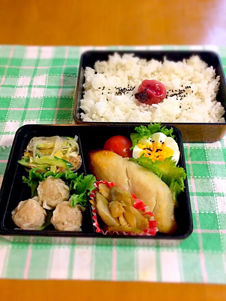 ジジ弁当🎶
たらの西京焼
春雨サラダ
焼売（お土産でいただいたもの）
ゆで卵
ザーサイ|BooBooさん