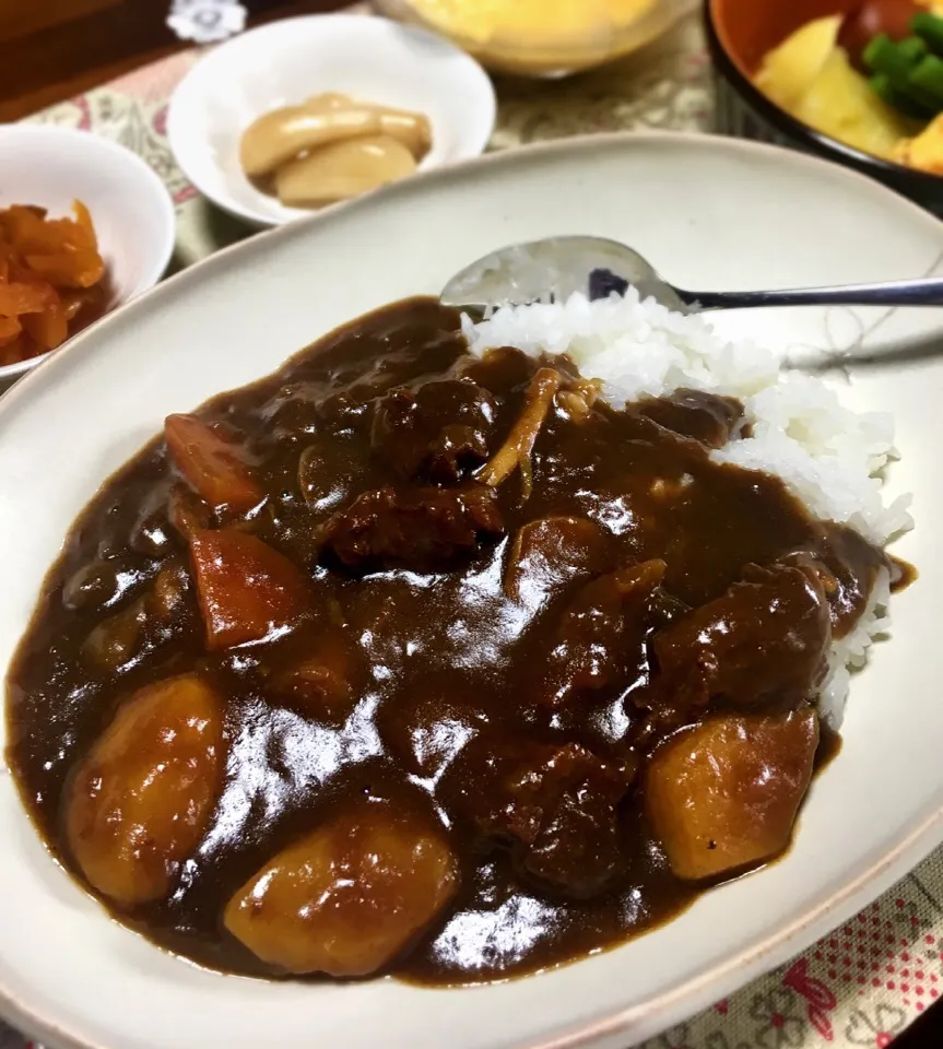 朝ごはん✨
牛肉の赤ワインカレー💖|七味さん