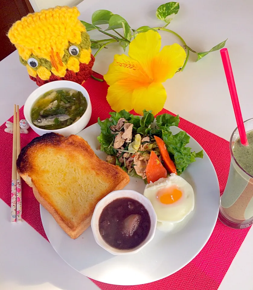 幸せ朝ごはん出来たよ〜〜( ◠‿◠ )
厚焼きトーストに芋団子のお汁粉🤗👍
スイートチリソースでソテーしたポークと野菜ちゃん達🤗👍
甘酒スムージー(о´∀`о)
ほうれん草と揚げの味噌スープ(^.^)
20種の食材でバランスGOODな
モーニングセットになりました🤗💖✌️|はみちゃんさん