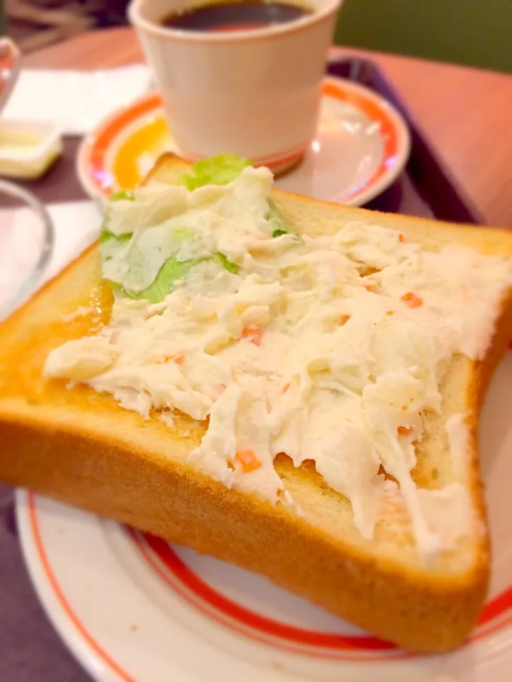 Snapdishの料理写真:ポテサラトースト@SUN'S CAFE|morimi32さん