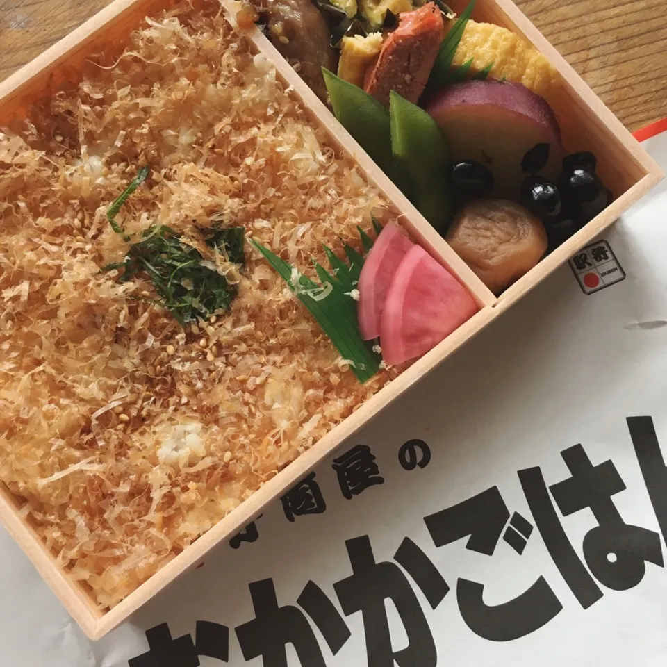 Snapdishの料理写真:おかかごはん🍱駅べん #駅弁の日 #米原|七海さん