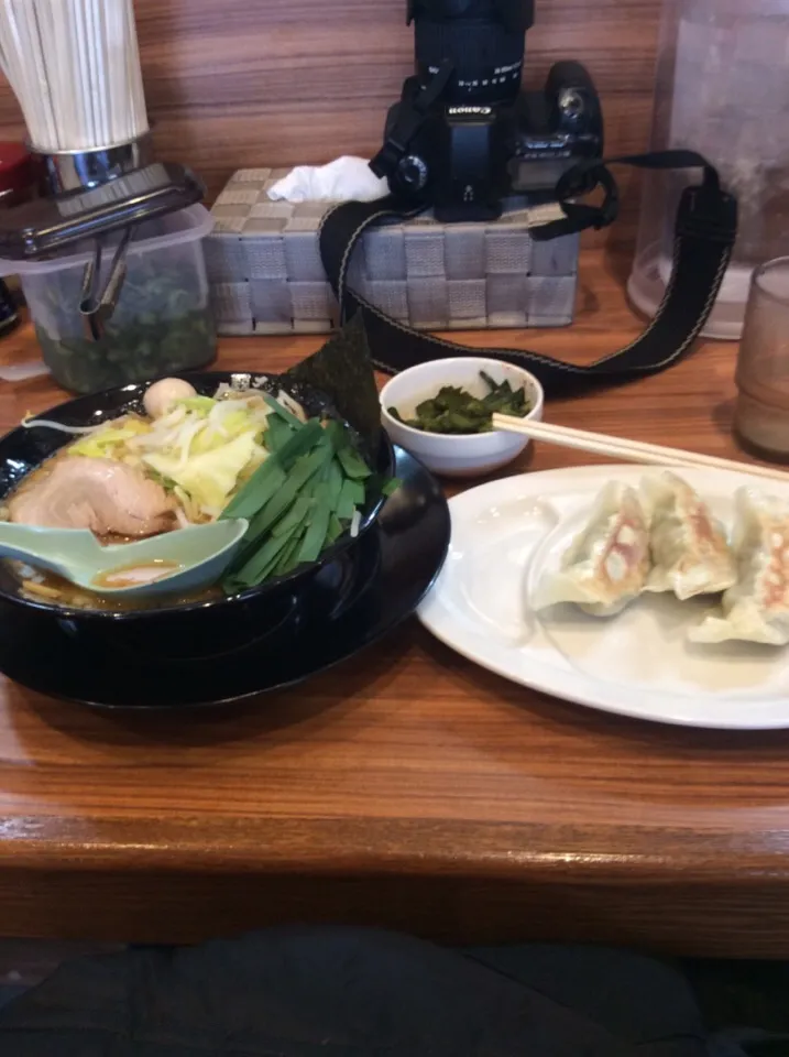 Snapdishの料理写真:味噌ラーメン 辛にら、餃子|Hajime Sakaiさん