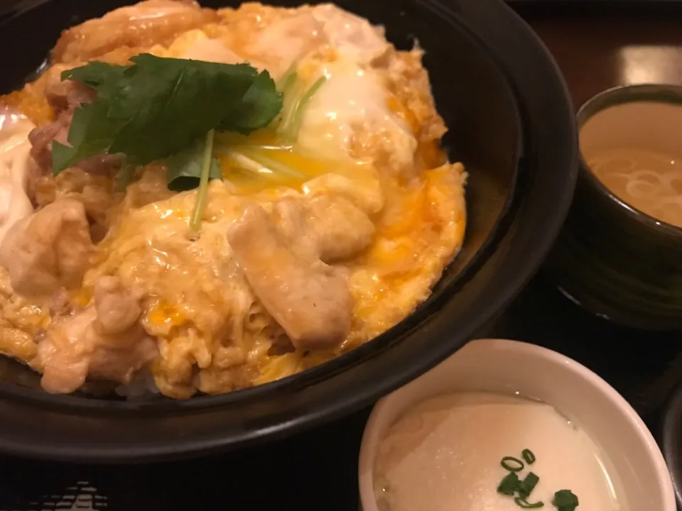 比内地鶏親子丼、あべやの定番メニュー！だそうだ。|お家でbar!さん