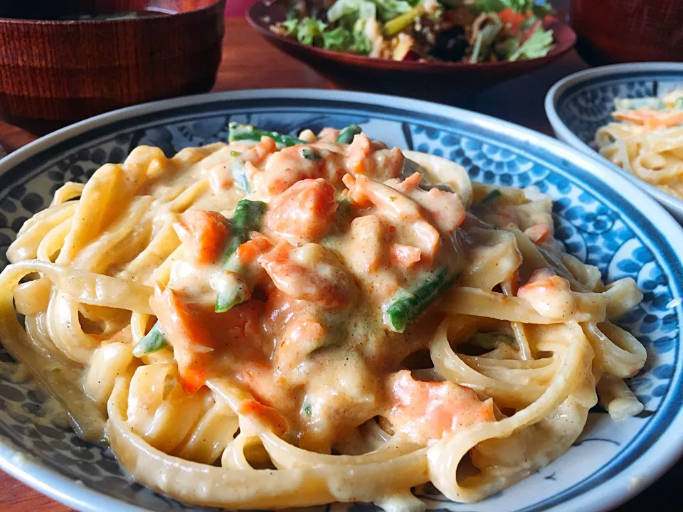 ある日のお昼ごはん🍝
サーモンのクリームパスタ✨❤️|まこ飯😊さん