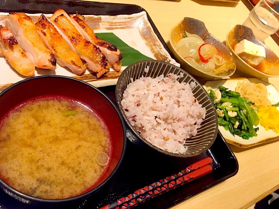 鶏肉の塩麹焼き(お惣菜ブュッフェ付き)1050円|ラビさん