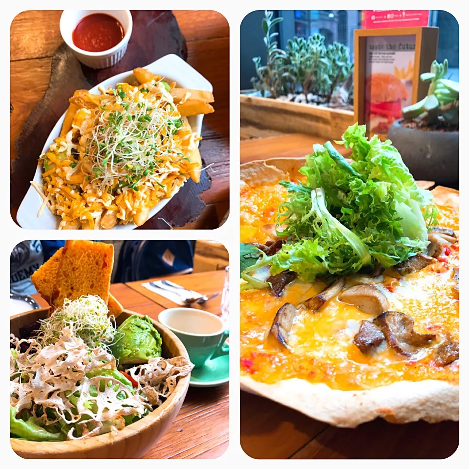 Superbowl salad, mushroom pizza, french fries with cheese and avocado|キノコ🍄さん