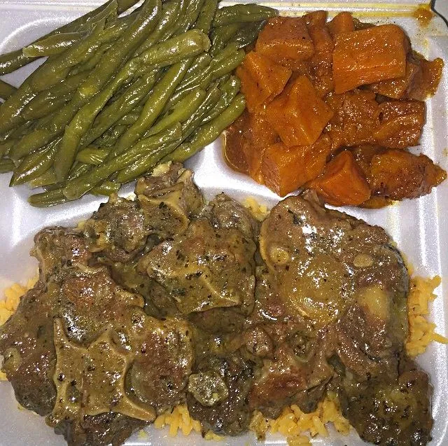 My #Lunchbox from Ethel's ♥ Oxtail Over Rice #Beef #Rice #Main dish ♥ Green Beans & Candied Yams #Vegetable #Side dish ♥|Alisha GodsglamGirl Matthewsさん