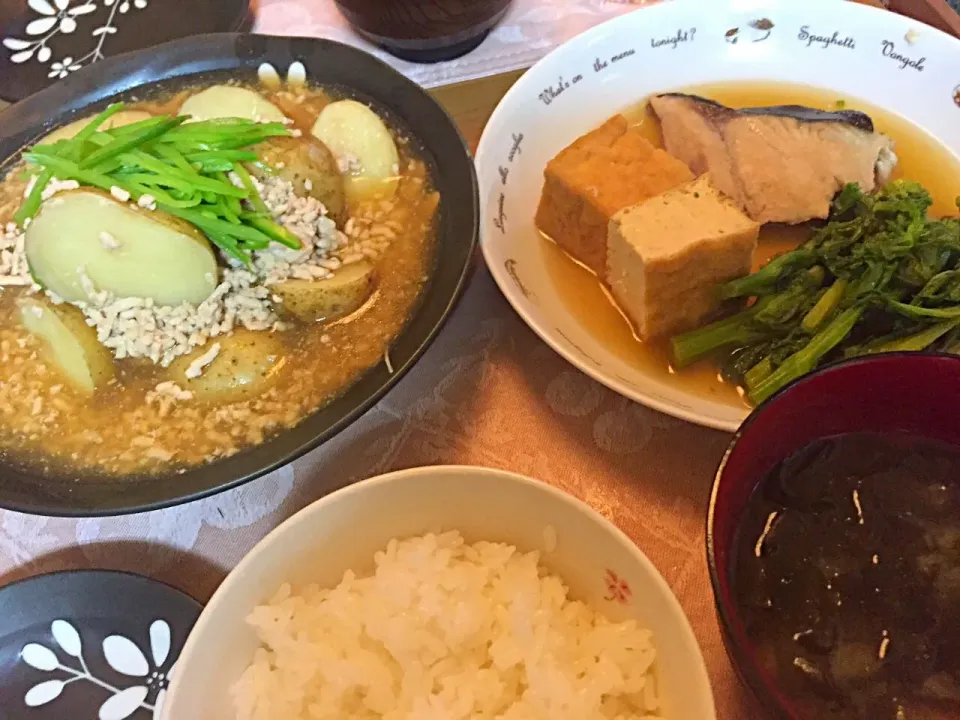 新じゃがと鶏ひき肉のとろっと肉じゃが&菜の花と鰆のさっと煮|Emiko Kikuchiさん