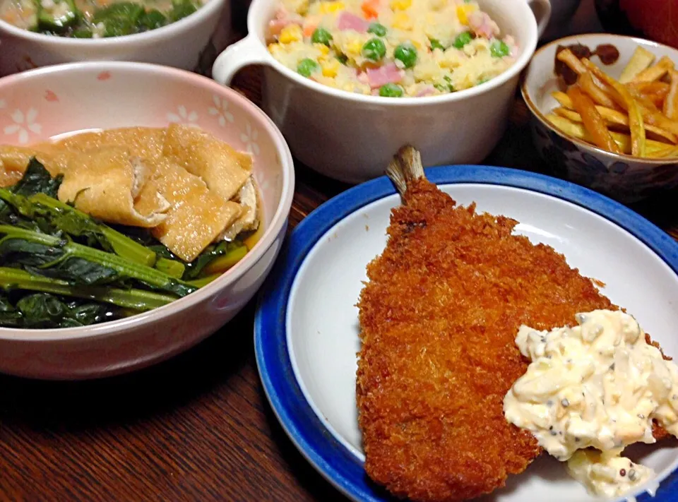 晩ごはん  ('-' 鯵)зフライ  タルタルソースで  かき菜と油揚げの煮浸し ポテトサラダ オクラ納豆 大根のたまり漬 ぬか漬け 雑穀ごはん キャベツスープ|ぽんたさん