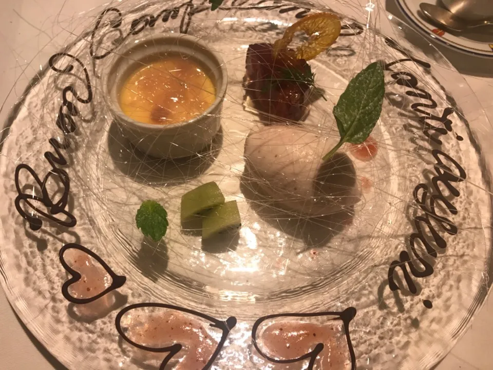 Snapdishの料理写真:Dolce(桜のプリン、莓とミルクのジェラート、伊予柑と赤ワインのテリーヌ)|お家でbar!さん