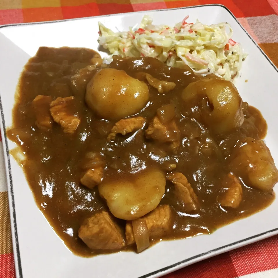 ジャガイモごろごろチキンカレー コールスローサラダ添え|カウンター嬢さん