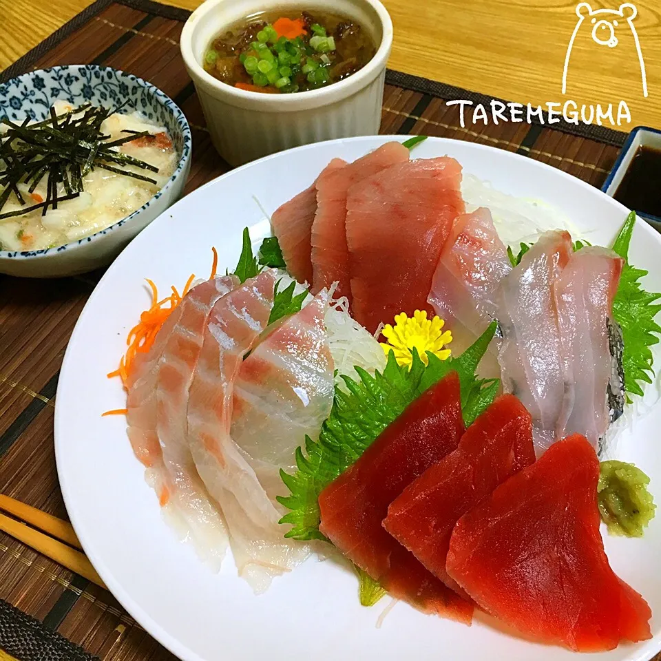 ずぼらつまみ🍶
＊お刺身盛り合わせ
＊牛すじ煮込み
＊長芋梅和え|たれめぐま◡̈✩*さん