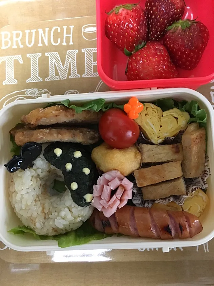 Snapdishの料理写真:ドーナツ弁当#学童弁当 #始業式#クラス替え#新学年#キャラ弁#ドーナツ|こむぎさん