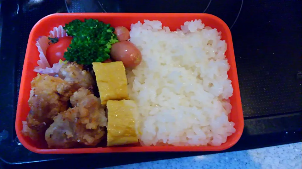 Snapdishの料理写真:女子高生のお弁当

今日から高校に通学。
娘ちゃんの好きなものだけ詰めました。

塩麹から揚げ、卵焼き、ウィンナー、ブロッコリー、プチトマト|うさきちさん