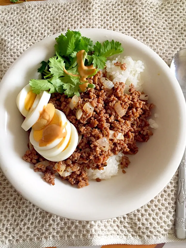 今日は冷蔵庫に在るもの整理で
ガパオ風…
シラチャーソース絶品❤️|倫さん