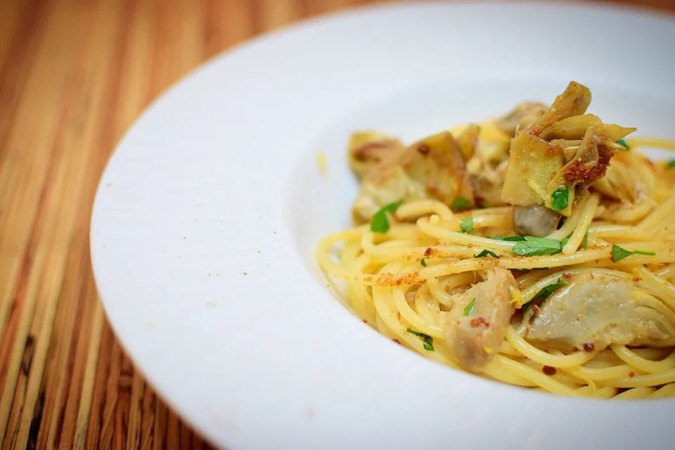 Ricetta del giorno 
Spaghetti con carciofi e bottarga

イタリアの春をイメージさせてくれるカルチョーフィを使った一皿

マグロのカラスミを合わせてシチリア風に

#Ricettadelgiorno
#Spaghetticoncarciofiebottarga
#Sp|今井 和正さん