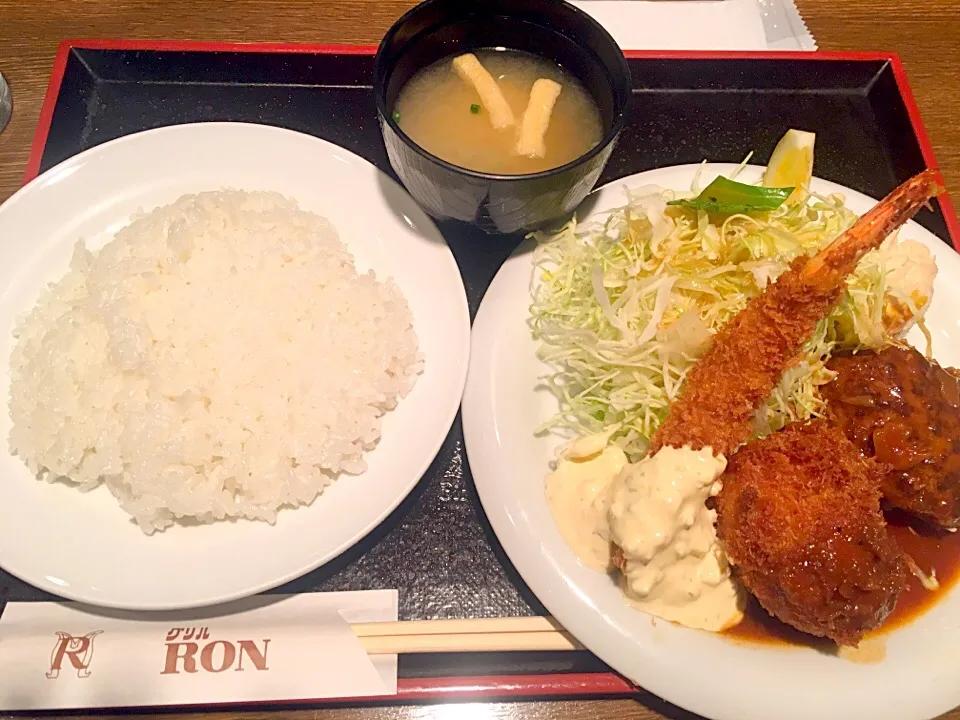 洋食
エビフライが美味でした♡|みきゃこさん