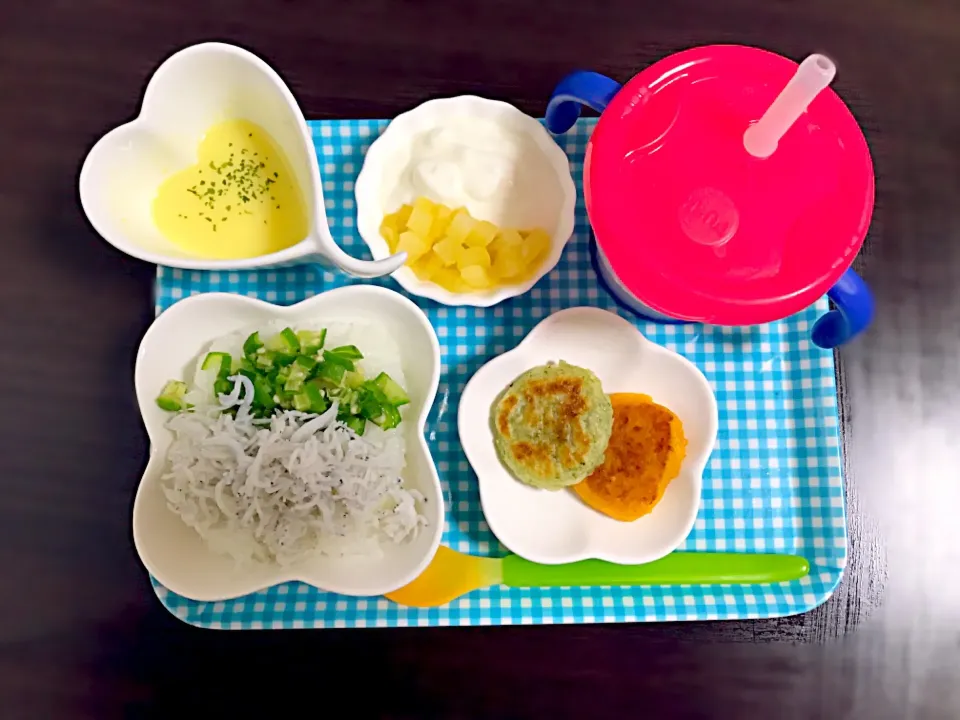 4/10❁息子離乳食dinner🍴
オクラしらすごはん🍚
じゃがおやき二種
コーンスープ🌽
りんごヨーグルト🍎|つんさん