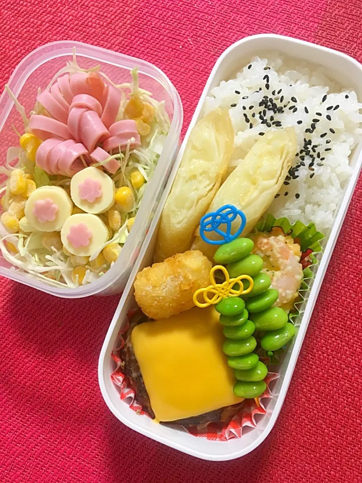 Snapdishの料理写真:#娘弁当 #ハンバーグ#チェダーチーズのせ|たらこ姫さん