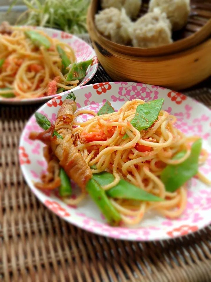 Snapdishの料理写真:ゆっくり朝ごはん。中華そばでタラコスパ風、肉巻アスパラ、シュウマイ。|CHOOtaitaiさん