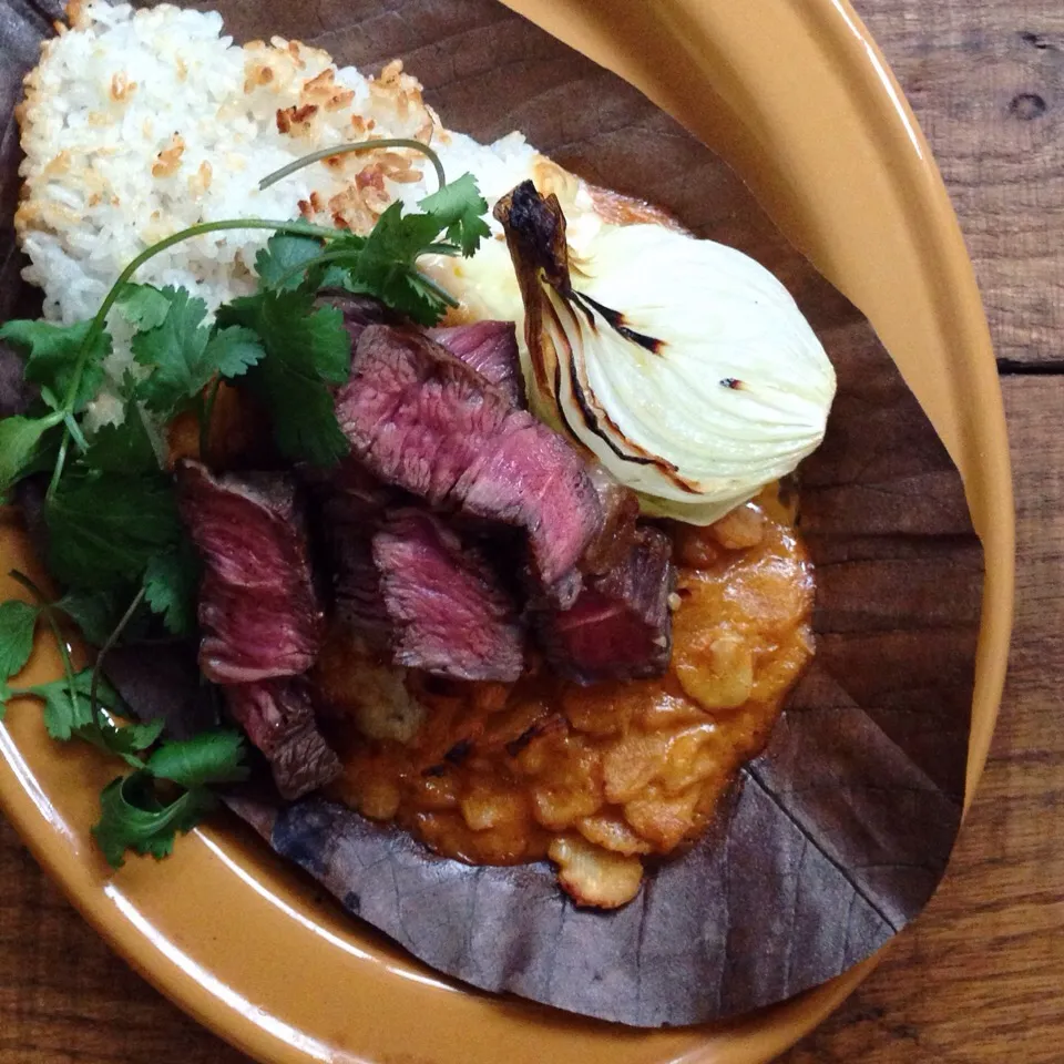 ウチ豆と新玉ねぎの焼きカレー
#de_de #お昼ごはんスケッチ|Mariko  Matsuiさん