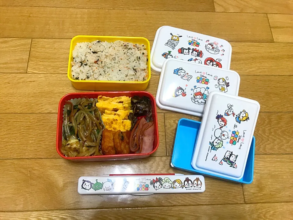 Snapdishの料理写真:#しぇい飯 #🍱
鮭ごはん、野菜炒め、卵焼き、ハム、舞茸の炒め物、冷凍の唐揚げ(￣∇￣)笑
職場のお姉さまたちから誕プレで頂いた弁当箱❤️❤️|しえいさん