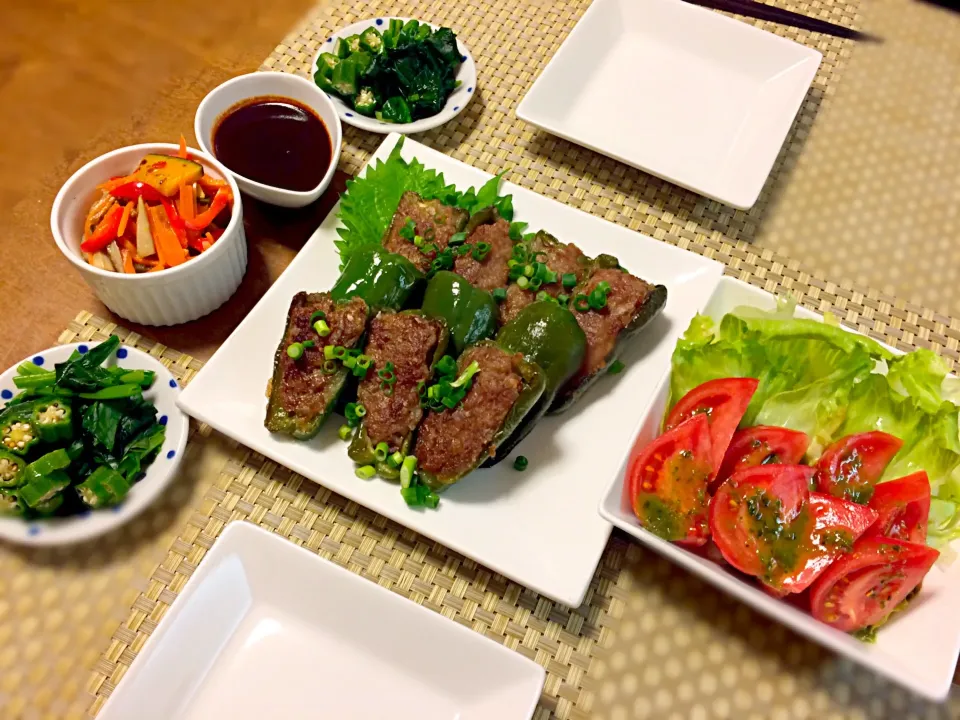 ピーマンの肉詰め。焼きかぼちゃと根菜のピクルス。サラダ。|ゆっちこさん