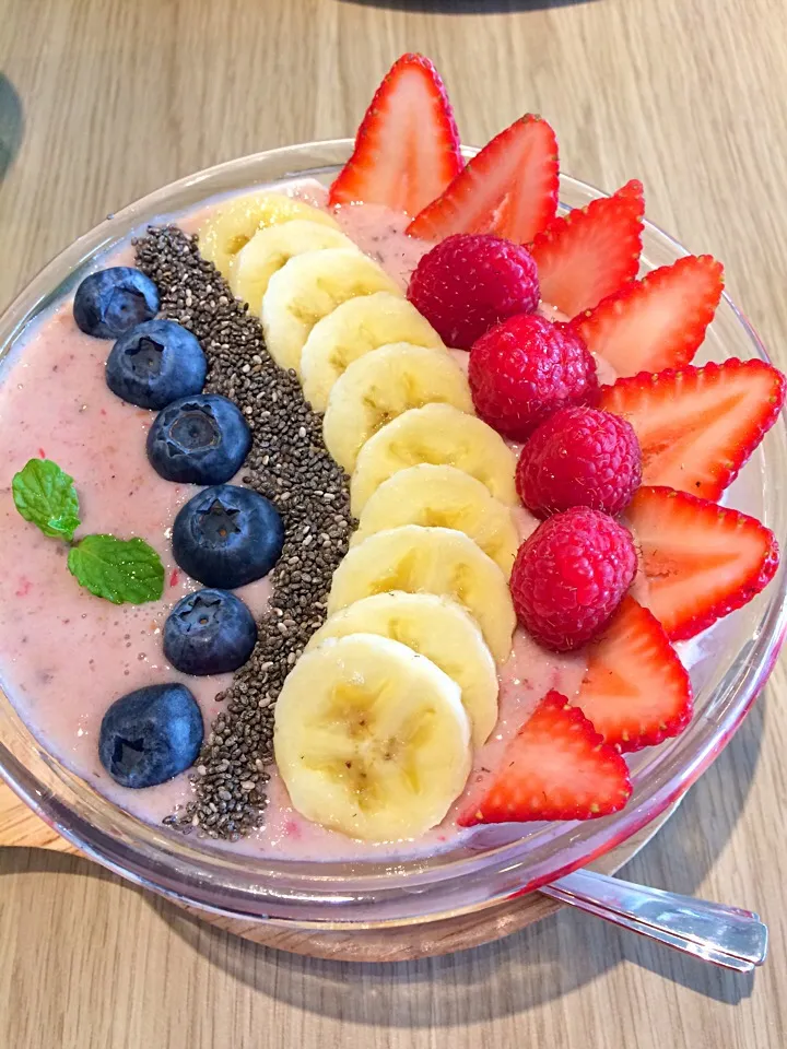 Berries🍓 & Banana🍌 smoothies for lunch🌈💕|Berry Berriesさん