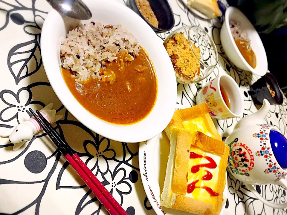 Snapdishの料理写真:脱穀米カレー
チーズアンドマヨネーズサンドパン
アップルティー|みひろんさん