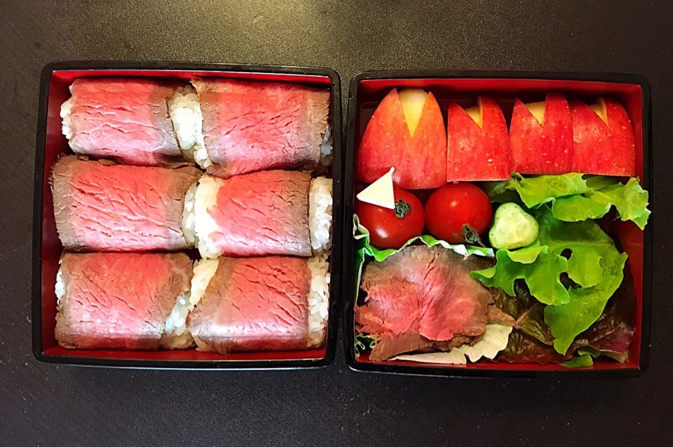 Snapdishの料理写真:お弁当🍱 
Roast beef sushi 🍣|sirakorn owadaさん