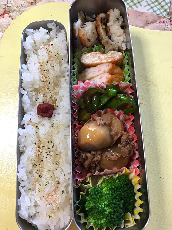 白身魚のゴマソテー さつま揚げ ピーマンのおかか炒め 里芋の煮物 ブロッコリー弁当。|Kumiko Kimuraさん