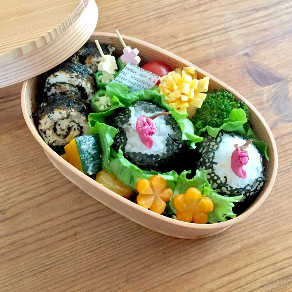 Snapdishの料理写真:chiaki3さんの料理 娘のお弁当 鳥ひき肉のくるくる海苔巻 4/12|カタツムリさん