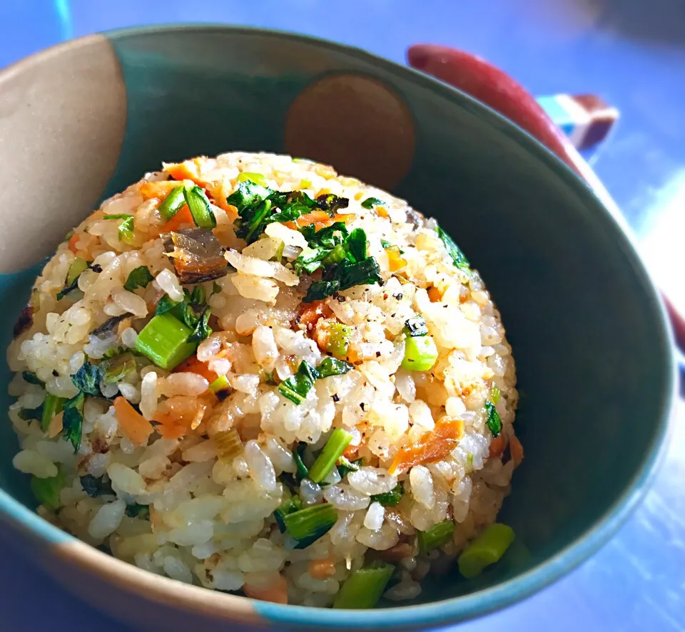 昼ごはん  鮭と菜の花の炒飯|砂雪さん