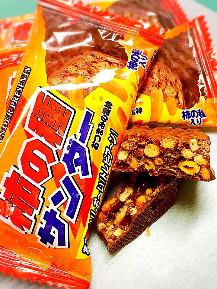 Snapdishの料理写真:駄菓子で有名な有楽製菓の柿の種サンダーはビールのおつまみに最高‼️|Harumitu Simadaさん