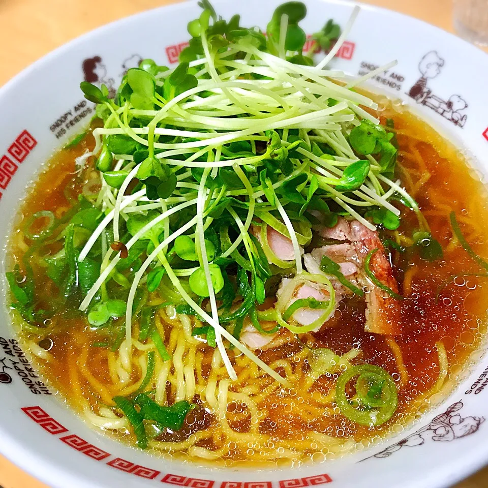 貝割れ大根とネギとベーコン🥓のラーメン🍜 #ラーメン|たまこっこさん