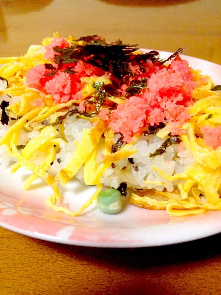 ちらし寿司〜🌸冷蔵庫にある物で。|まいりさん