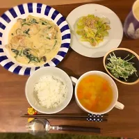 Snapdishの料理写真:❁#鶏肉のクリーム煮 ❁#キャベツとツナの蒸し物 ❁#水菜とお豆腐の和え物 ❁#じゃかいもとにんじんのスープ #きょうのおうちごはん|yakoponさん