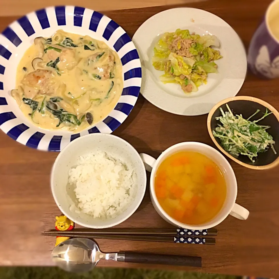 Snapdishの料理写真:❁#鶏肉のクリーム煮 ❁#キャベツとツナの蒸し物 ❁#水菜とお豆腐の和え物 ❁#じゃかいもとにんじんのスープ #きょうのおうちごはん|yakoponさん