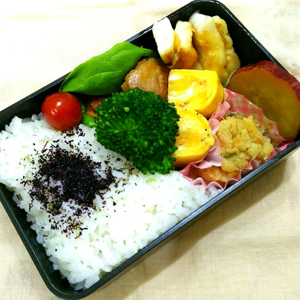 鶏の照り焼き
　チーズsandはんぺん
　うの花
　小えび入り玉子焼き
　ゆかりご飯|たえさん