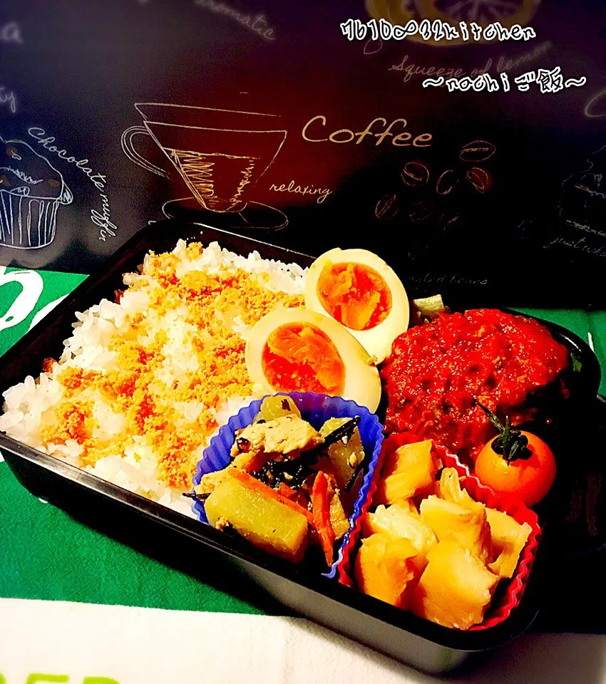 息子弁当
チーズinハンバーグ
味付き卵
カレイの煮付け
ササミと大根の煮物
水菜サラダ
ご飯|nachiさん