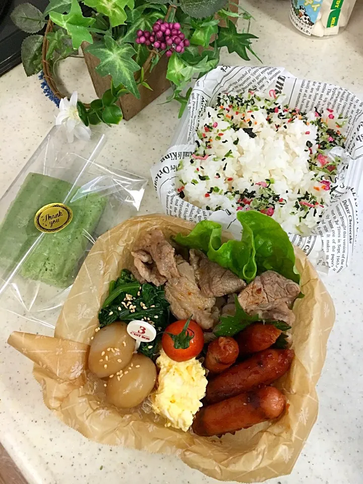 高校男子弁当🏈
＊焼肉
＊タマゴサラダ
＊玉こんにゃく煮物
＊ウインナーのケチャップ炒め
＊ほうれん草おひたし|emisanさん