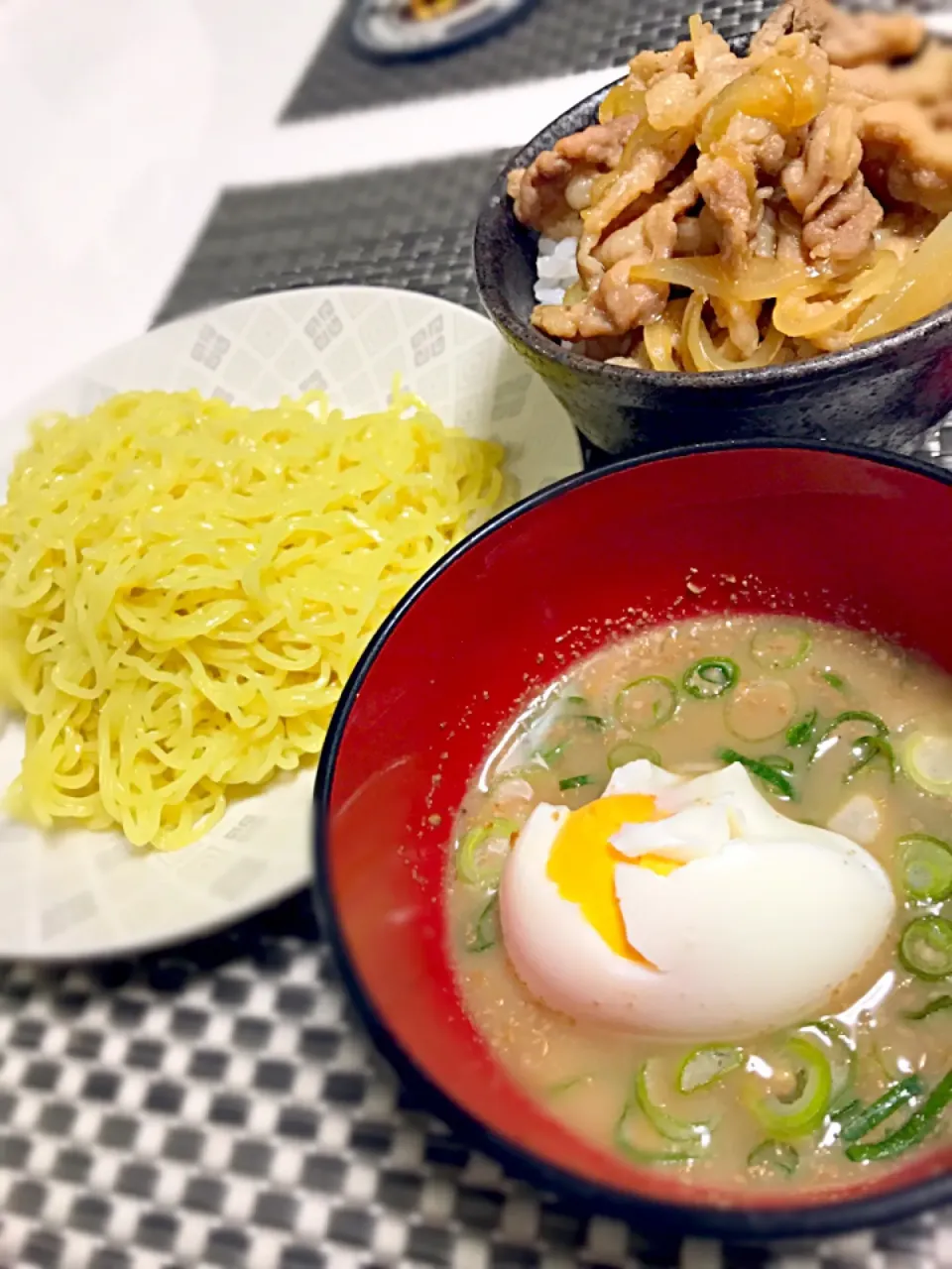 冷やし胡麻らーめん
豚丼|はるちゃんままさん