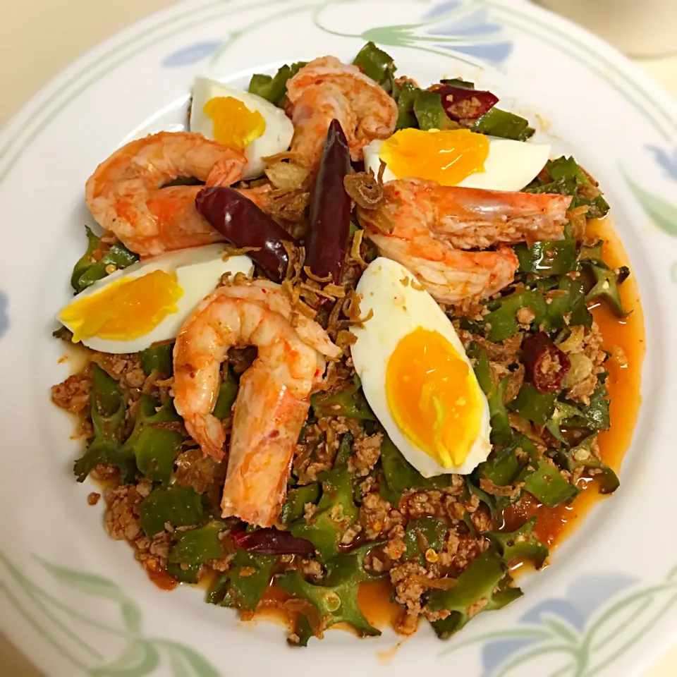 Snapdishの料理写真:ยำถั่วพลูกุ้งสด : Spicy wing beans salad with shrimps 🍤|Lukkaew_Lkさん