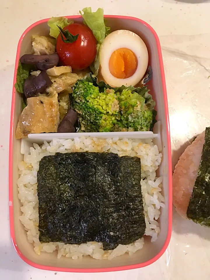 Snapdishの料理写真:海苔弁
チキンフリッツ
ブロッコリーのチーズマヨ焼き
酢醤油卵|Hiroさん