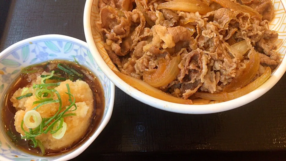 おろしぽん酢牛丼を頂きました。|momongatomoさん