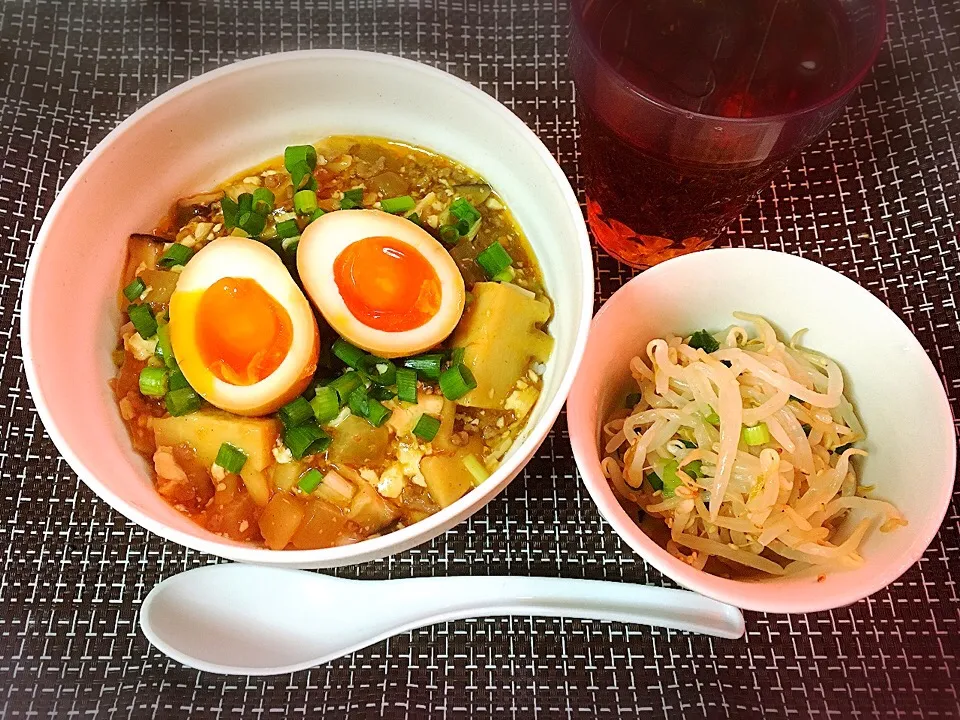 たけのこと大根の麻婆丼 味玉乗せともやしのナムル✨|くろねこっく🐈‍⬛さん