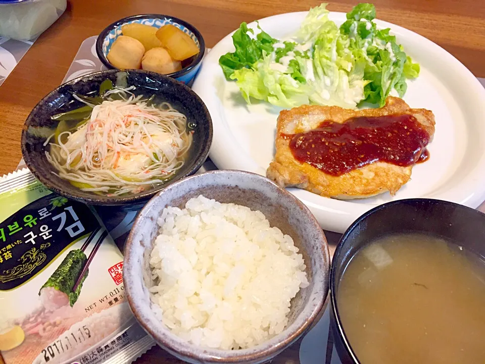 晩御飯
ポークピカタ、レタス、豆腐のカニカマとネギのあんかけ、里芋と大根の煮っころがし、大根とサツマイモとゴボウの味噌汁、白米、韓国海苔|かよちゃんさん