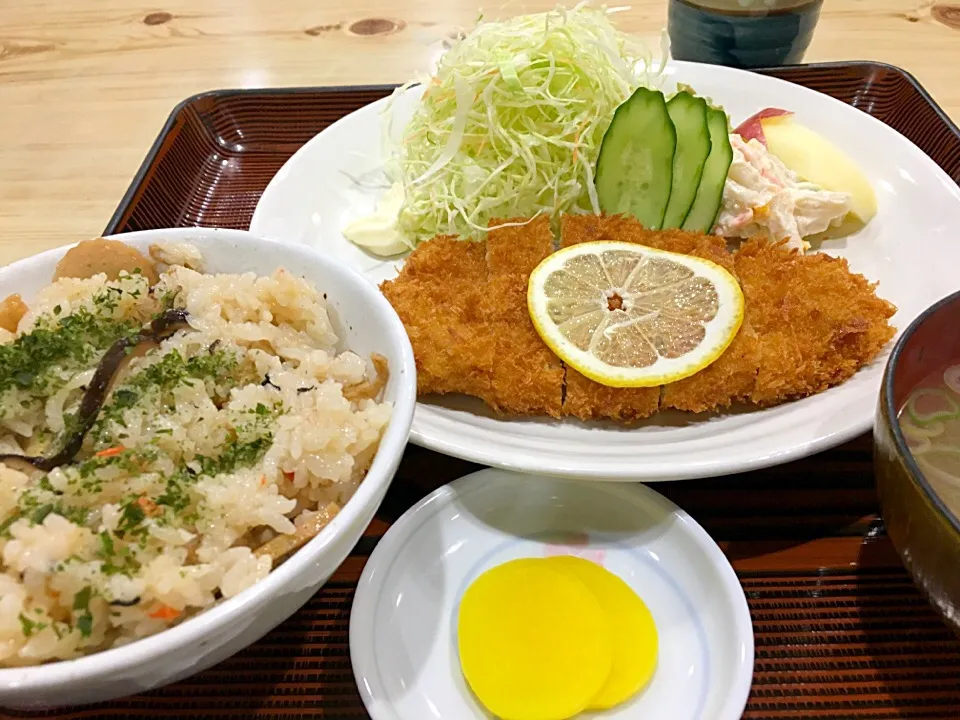 今晩の晩飯はトンカツ6百円|フージさん