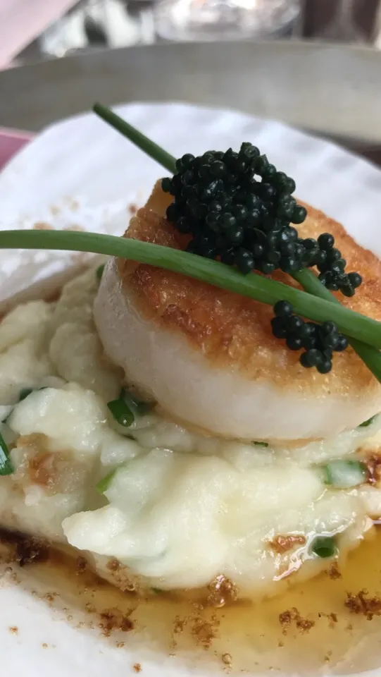 Seared Sea Scallops with Potatoes Moussiline and Caviar|Christine pavelkaさん