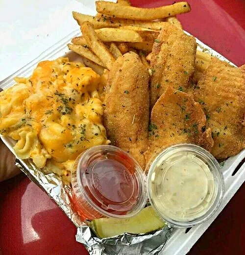 🐟♥🐟My Daughters After School Fish Fry Friday #Lunchbox from Jus SOUL #Food stand/Truck 🐟 #Fish #Main dish #Seafood Macaroni & Cheese #Pasta French Fries #Vegeta|Alisha GodsglamGirl Matthewsさん